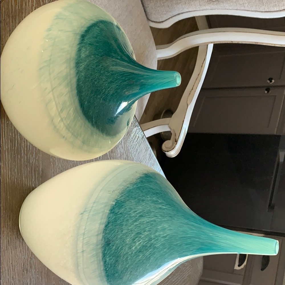Two beautiful glass pieces for a coffee table